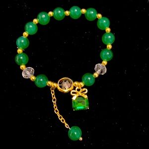 Green crystal and gold beaded bracelet #crystaljewelry
18cm/7.09